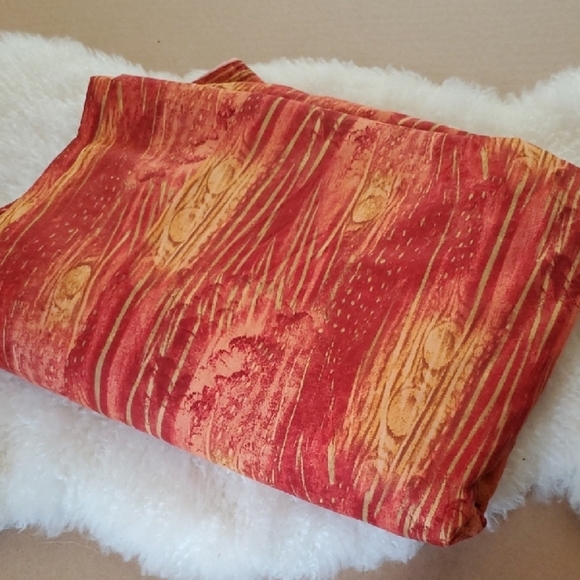 Handcrafted FABRIC 8.75 YARDS Red and GOLD feels Like Rayon - Picture 2 of 3